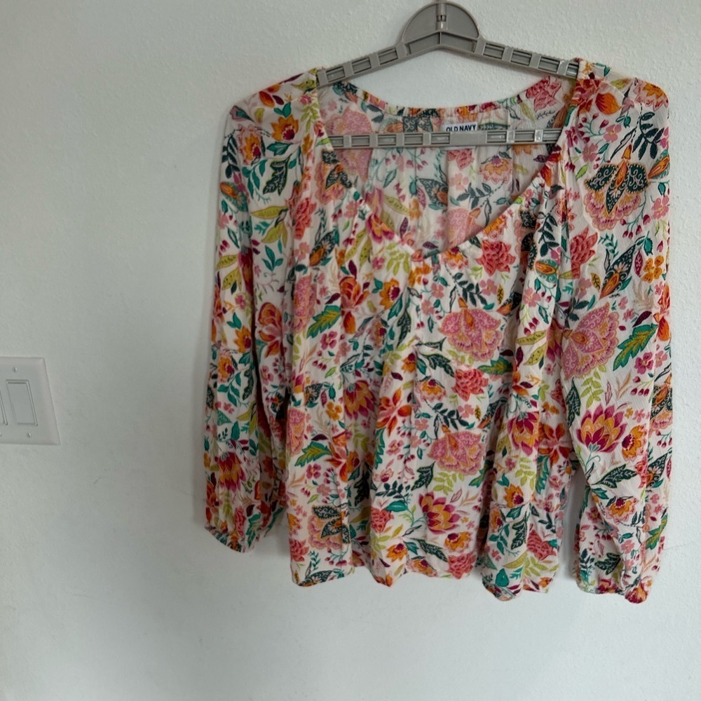 Old Navy Women’s Floral Tunic with Long Sleeves

Size XXL